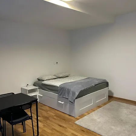 Kobrova With Free Parking Apartment Prague